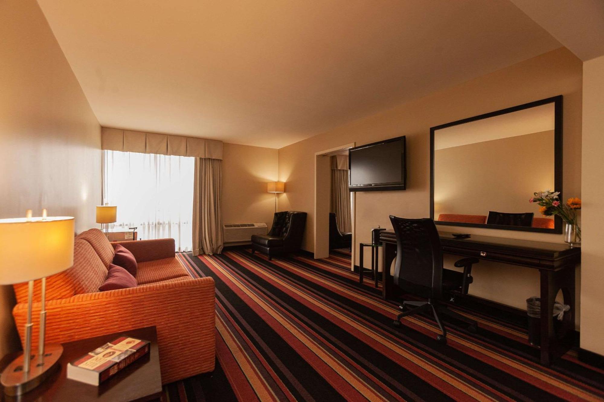 Clarion Hotel New Orleans - Airport & Conference Center Kenner Exteriör bild
